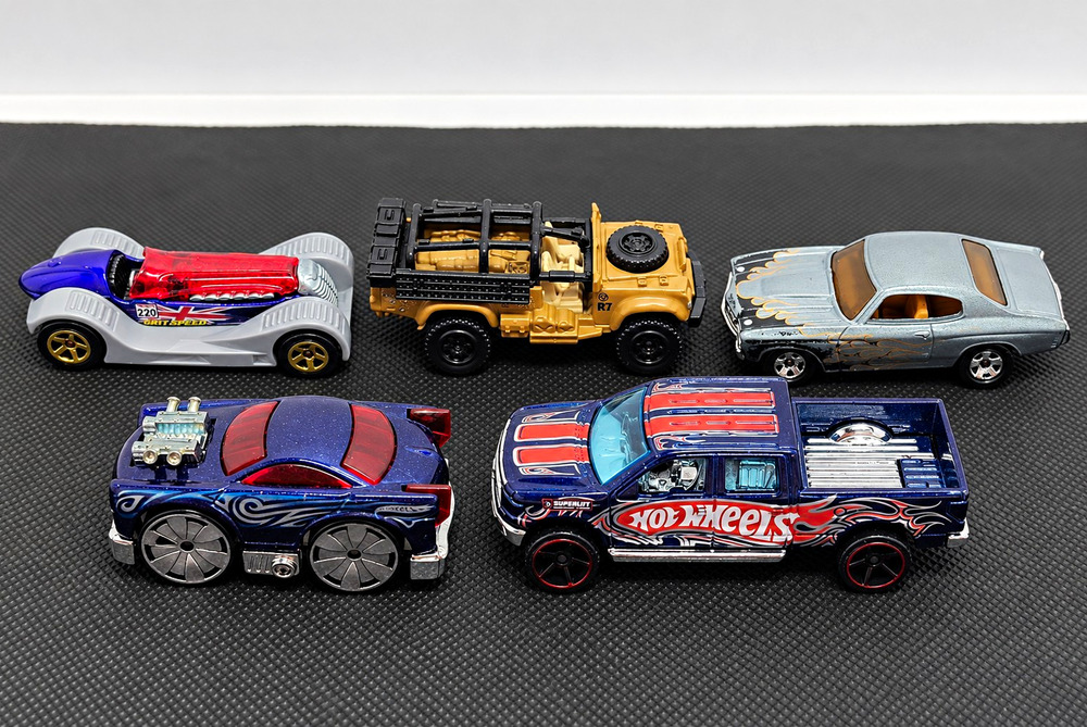 Hot Wheels Matchbox Lot of 5 Diecast Vehicles 1:64 Mixed 1970 Chevelle SS